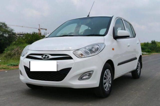 Hyundai i10 Sportz 1.1L Second-hand 2015 Hyundai i10 Sportz 1.1L for sale in Vadodara