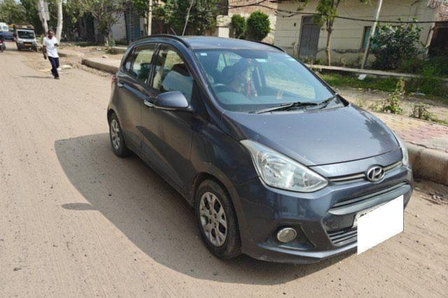 Hyundai Grand i10 Sportz Second-hand 2013 Hyundai Grand i10 Sportz for sale in New Delhi