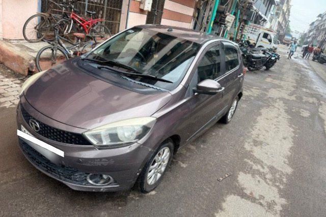 Tata Tiago 1.05 Revotorq XZ Second-hand 2017 Tata Tiago 1.05 Revotorq XZ for sale in Surat
