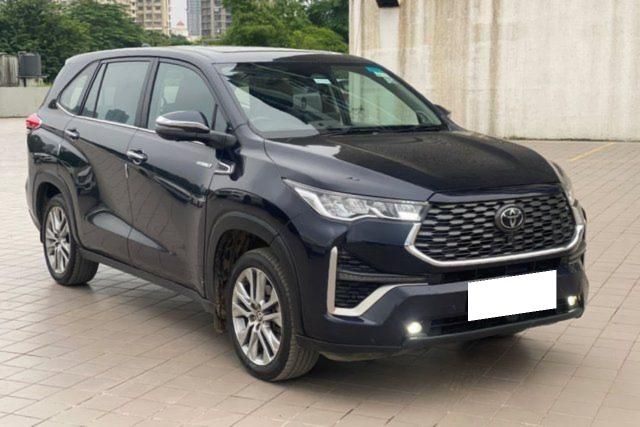 Second-hand 2023 Toyota Innova Hycross ZX Hybrid for sale in Mumbai