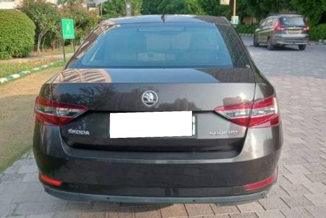 Skoda Superb LK 1.8 TSI AT Second-hand 2016 Skoda Superb LK 1.8 TSI AT for sale in Gurgaon