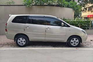 Used 2.5 V Diesel 8-seater
