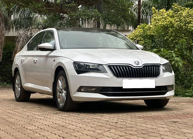 Skoda Superb LK 2.0 TDI AT Second-hand 2016 Skoda Superb LK 2.0 TDI AT for sale in Nashik