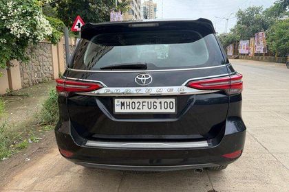 2022 Toyota Fortuner 4X2 डीजल AT बीएस6