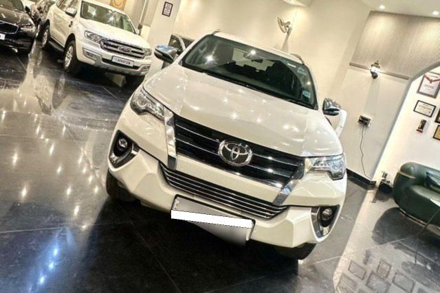 Toyota Fortuner 2.8 4WD AT BSIV Second-hand 2017 Toyota Fortuner 2.8 4WD AT BSIV for sale in New Delhi