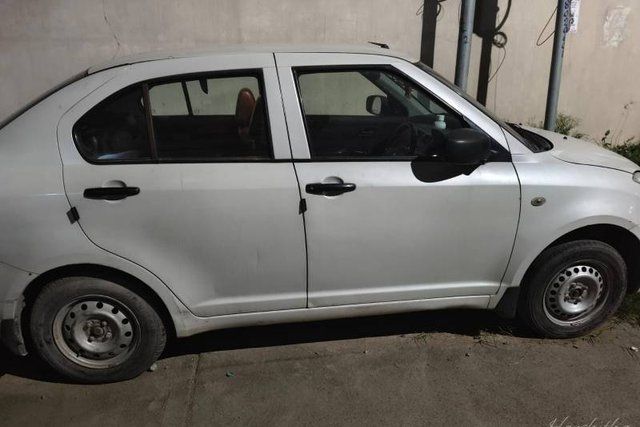 Maruti Suzuki Swift Dzire 1.2 Lxi BSIV Second-hand 2011 Maruti Suzuki Swift Dzire 1.2 Lxi BSIV for sale in Secunderabad