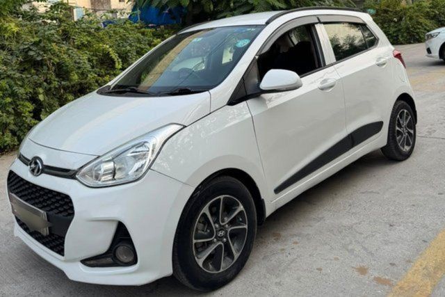 Hyundai Grand i10 Sportz Second-hand 2017 Hyundai Grand i10 Sportz for sale in New Delhi