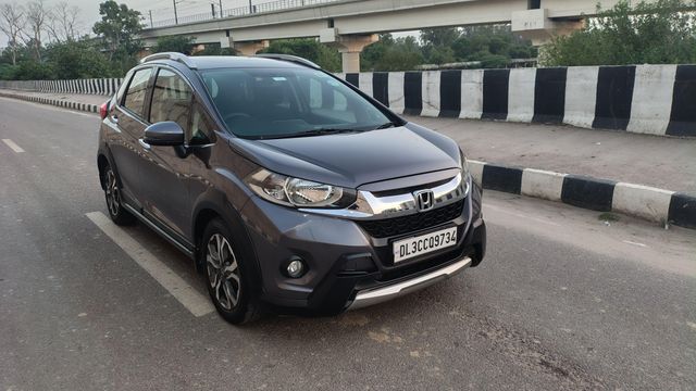 Second-hand 2019 Honda WR-V i-VTEC वीएक्स for sale in New Delhi