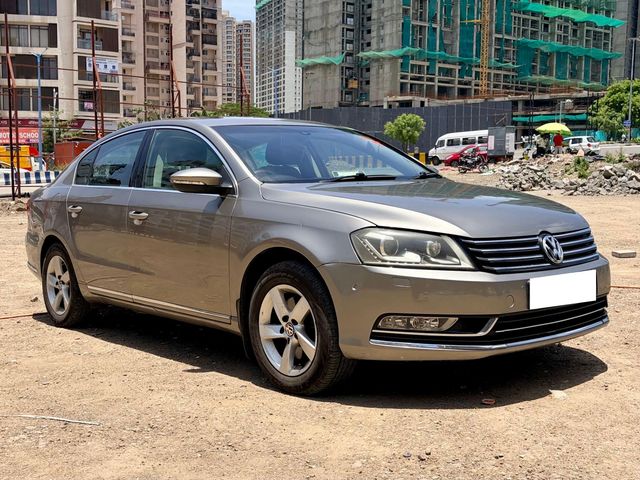 Volkswagen Passat Diesel Highline 2.0 TDI Second-hand 2013 Volkswagen Passat Diesel Highline 2.0 TDI for sale in Pune