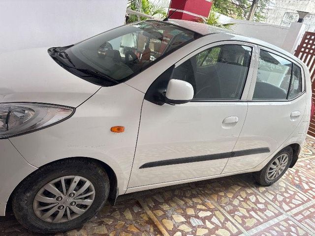 Hyundai i10 स्पोर्टज़ 1.1L Second-hand 2015 Hyundai i10 स्पोर्टज़ 1.1L for sale in Gorakhpur