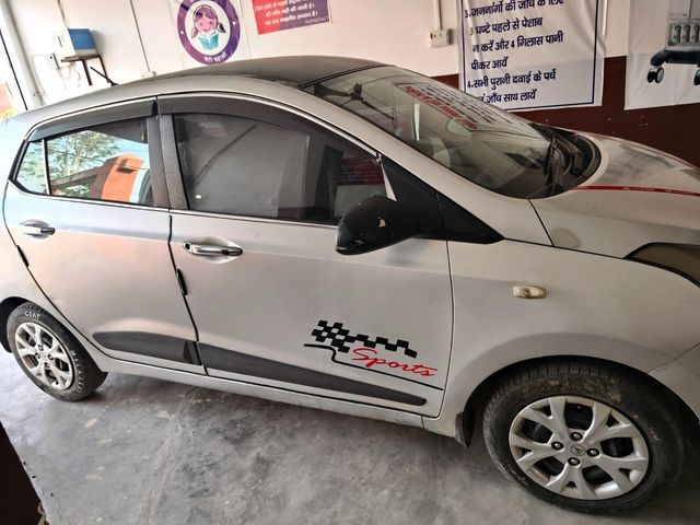 Hyundai Grand i10 CRDi Magna Second-hand 2014 Hyundai Grand i10 CRDi Magna for sale in Etah