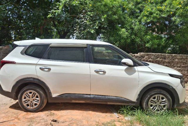 Kia Carens प्रीमियम ऑप्शनल Second-hand 2024 Kia Carens प्रीमियम ऑप्शनल for sale in Ghaziabad