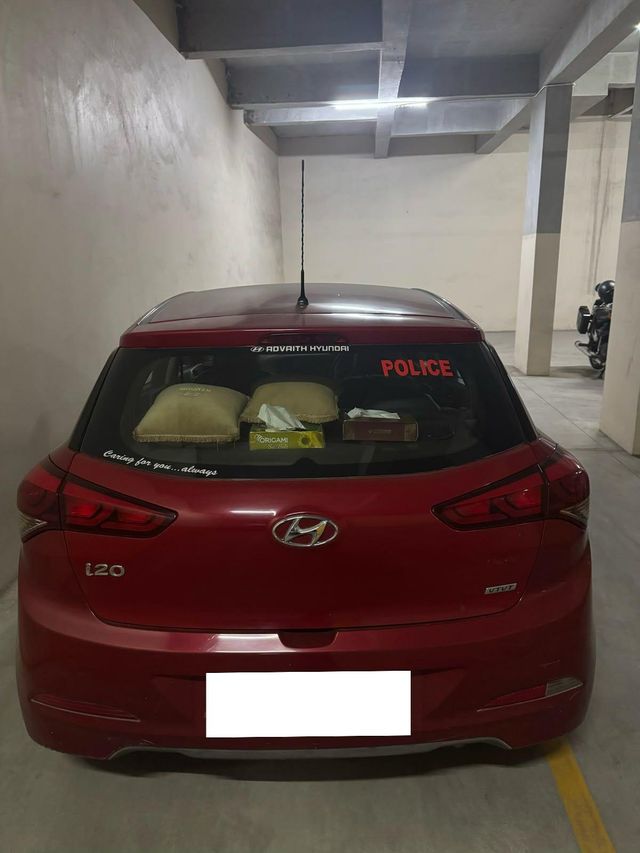 Hyundai i20 मैग्ना 1.2 Second-hand 2017 Hyundai i20 मैग्ना 1.2 for sale in Gandhinagar