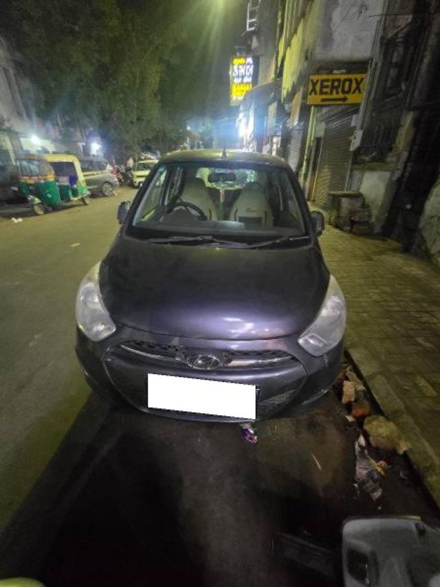 Hyundai i10 एरा Second-hand 2011 Hyundai i10 एरा for sale in Ahmedabad
