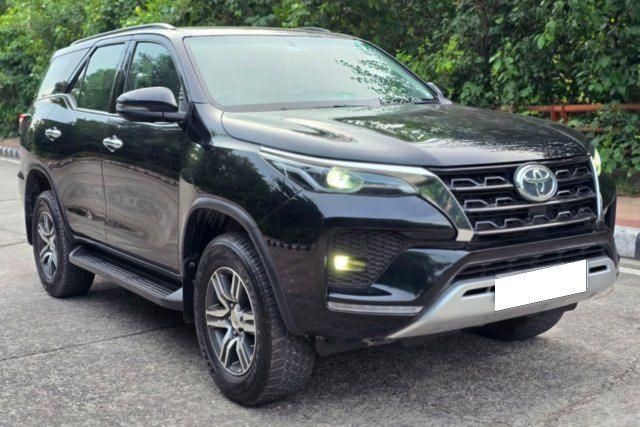 Toyota Fortuner 4x2 डीजल Second-hand 2024 Toyota Fortuner 4x2 डीजल for sale in New Delhi