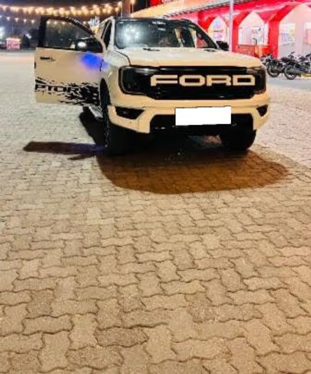 Ford Endeavour 3.2 Titanium AT 4X4 Second-hand 2018 Ford Endeavour 3.2 Titanium AT 4X4 for sale in Ahmedabad