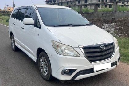 2015 Toyota Innova 2.5 जी (Diesel) 7 Seater BS IV