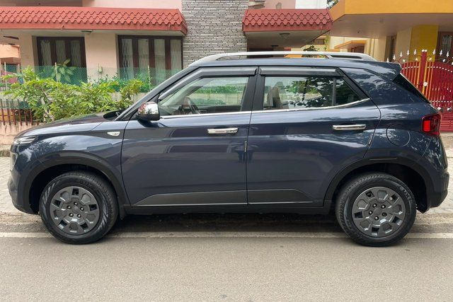 Hyundai Venue एस रेनफोर्स्ड बीएस4 Second-hand 2020 Hyundai Venue एस रेनफोर्स्ड बीएस4 for sale in Mysore