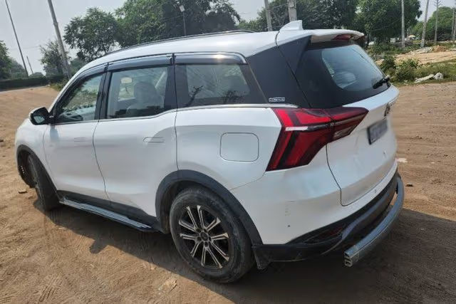 Mahindra XUV700 एएक्स7 7Str डीजल AT AWD Second-hand 2023 Mahindra XUV700 एएक्स7 7Str डीजल AT AWD for sale in Faridabad
