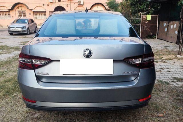 Skoda Superb LK 1.8 TSI AT Second-hand 2018 Skoda Superb LK 1.8 TSI AT for sale in New Delhi