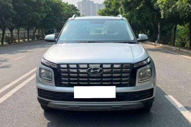 Second-hand 2024 Hyundai Venue एस रेनफोर्स्ड 2023-2025 for sale in Noida