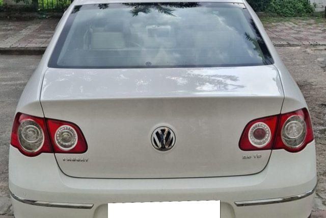 Second-hand 2010 Volkswagen Passat 2.0 PD DSG for sale in Lucknow