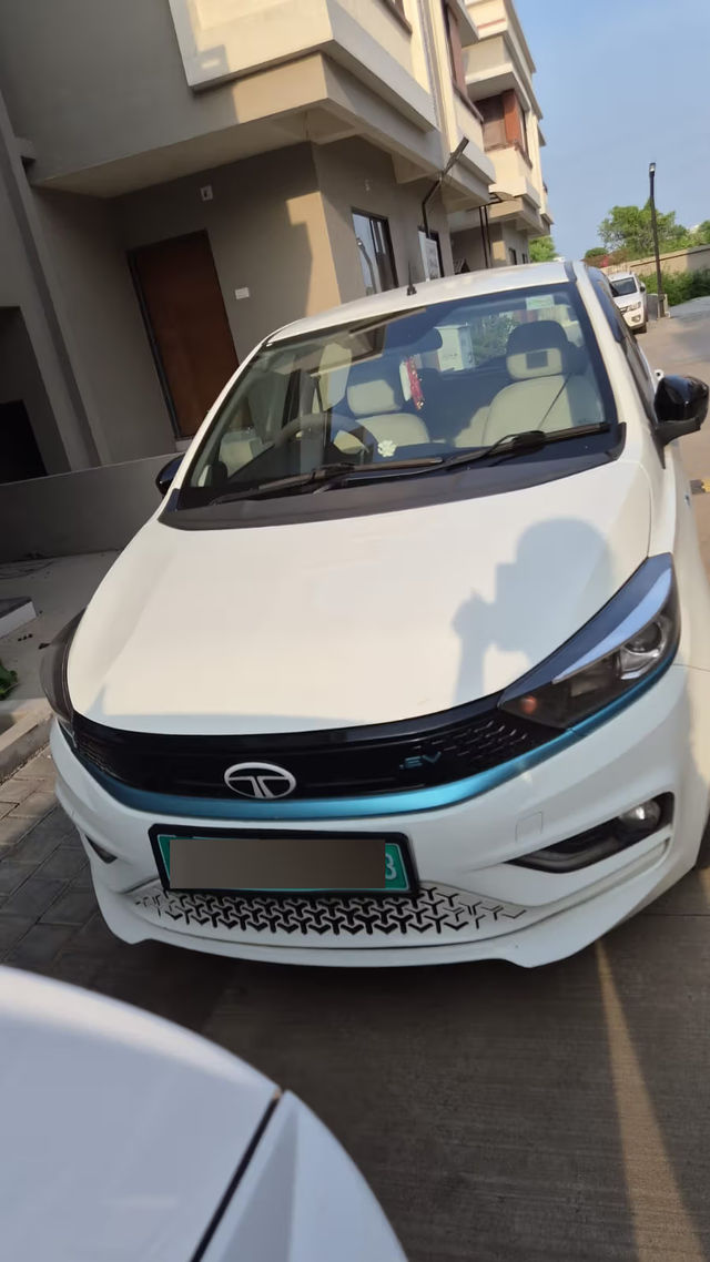 Tata Tiago EV XZ Plus Tech LUX LR Second-hand 2025 Tata Tiago EV XZ Plus Tech LUX LR for sale in Vadodara