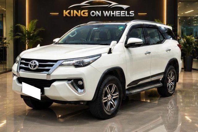 Toyota Fortuner 2.8 2WD AT BSIV Second-hand 2017 Toyota Fortuner 2.8 2WD AT BSIV for sale in New Delhi