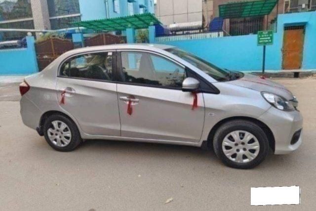 Honda Amaze S i-VTEC Second-hand 2017 Honda Amaze S i-VTEC for sale in Noida