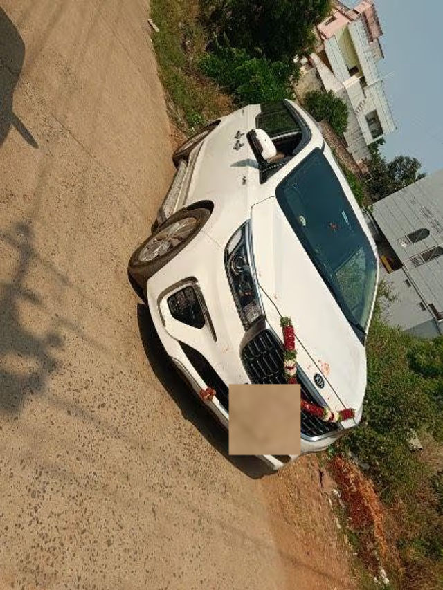 Kia Carnival Limousine Second-hand 2020 Kia Carnival Limousine for sale in Hyderabad