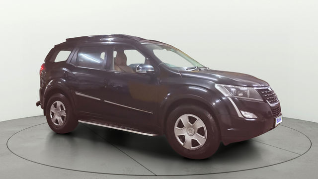 Mahindra XUV500 W7 Second-hand 2018 Mahindra XUV500 W7 for sale in Surat
