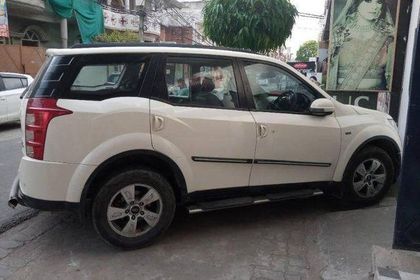 2013 Mahindra XUV500 W8 FWD