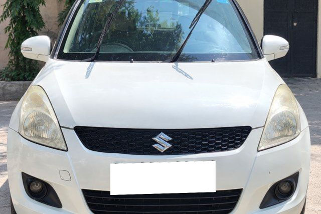 Maruti Suzuki Swift VXI Second-hand 2013 Maruti Suzuki Swift VXI for sale in New Delhi