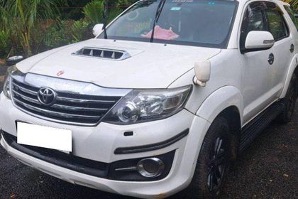2015 Toyota Fortuner 4x2 AT