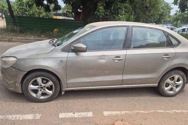 Skoda Rapid 1.6 TDI PRESTIGE Second-hand 2013 Skoda Rapid 1.6 TDI PRESTIGE for sale in Chandigarh