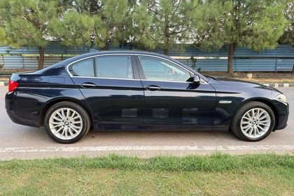 2015 BMW 5 Series 520d लक्ज़री Line