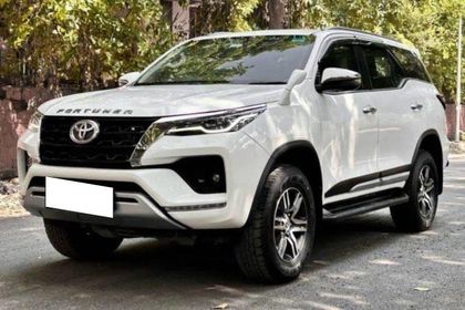 2023 Toyota Fortuner 4X2 डीजल AT बीएस6