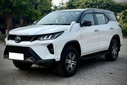 2021 Toyota Fortuner 4X2 डीजल बीएस6