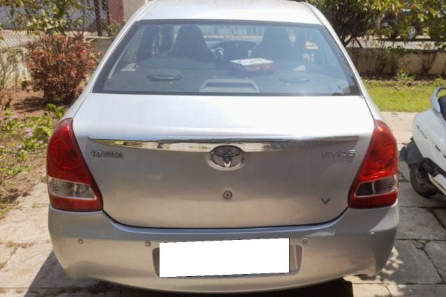 Second-hand 2011 Toyota Etios V for sale in Nashik
