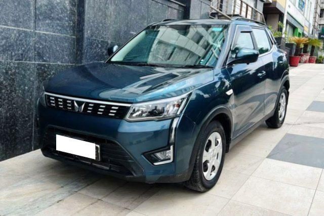 Mahindra XUV300 W6 Second-hand 2023 Mahindra XUV300 W6 for sale in New Delhi