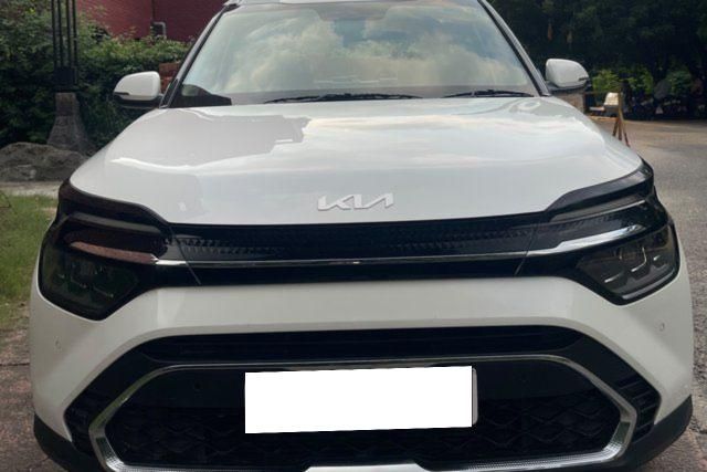 Second-hand 2023 Kia Carens Luxury Plus DCT BSVI for sale in New Delhi