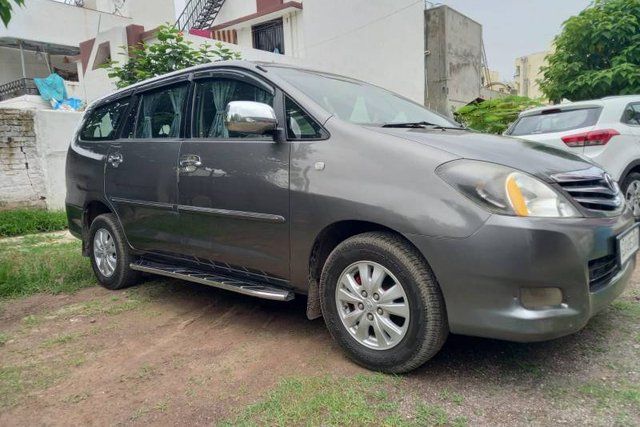 Toyota Innova 2.5 VX (Diesel) 7 Seater BS IV Second-hand 2011 Toyota Innova 2.5 VX (Diesel) 7 Seater BS IV for sale in Bhavnagar