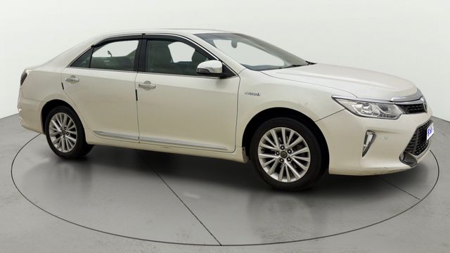 Toyota Camry Hybrid Second-hand 2016 Toyota Camry Hybrid for sale in New Delhi