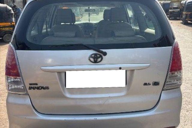 Toyota Innova 2.5 जी (Diesel) 7 Seater BS III Second-hand 2011 Toyota Innova 2.5 जी (Diesel) 7 Seater BS III for sale in Mumbai