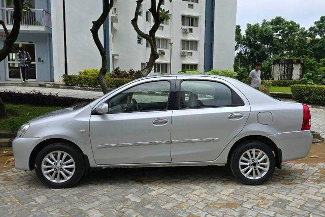 Toyota Etios वी Second-hand 2012 Toyota Etios वी for sale in North 24 Parganas