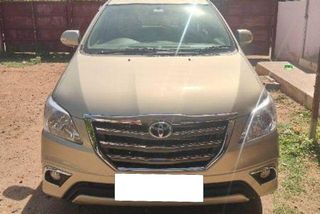 Used 2.5 VX (Diesel) 8 Seater BS IV