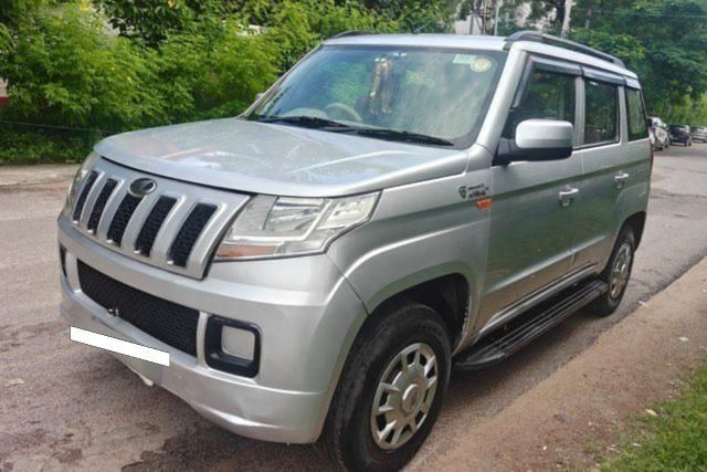 Mahindra TUV 300 T6 Second-hand 2017 Mahindra TUV 300 T6 for sale in Hyderabad