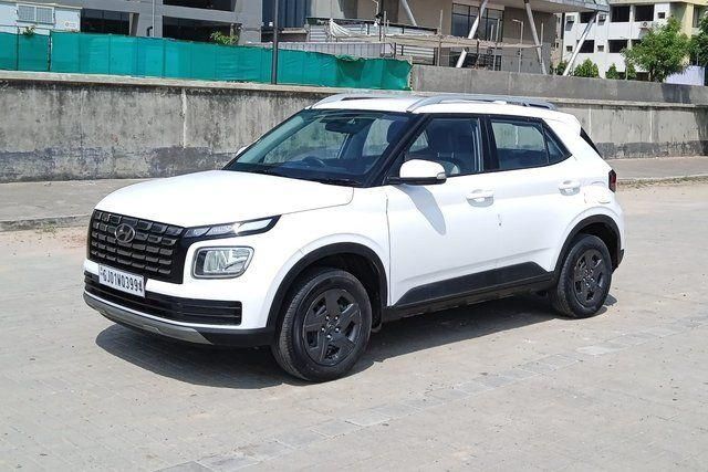 Hyundai Venue S Plus Diesel Second-hand 2024 Hyundai Venue S Plus Diesel for sale in Ahmedabad