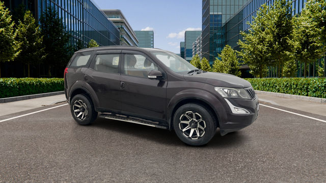 Mahindra XUV500 W6 2WD Second-hand 2017 Mahindra XUV500 W6 2WD for sale in Pune