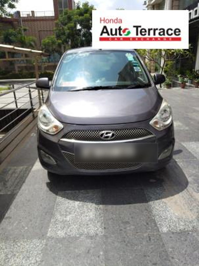 Second-hand 2014 Hyundai i10 Sportz 1.2 AT for sale in Kolkata